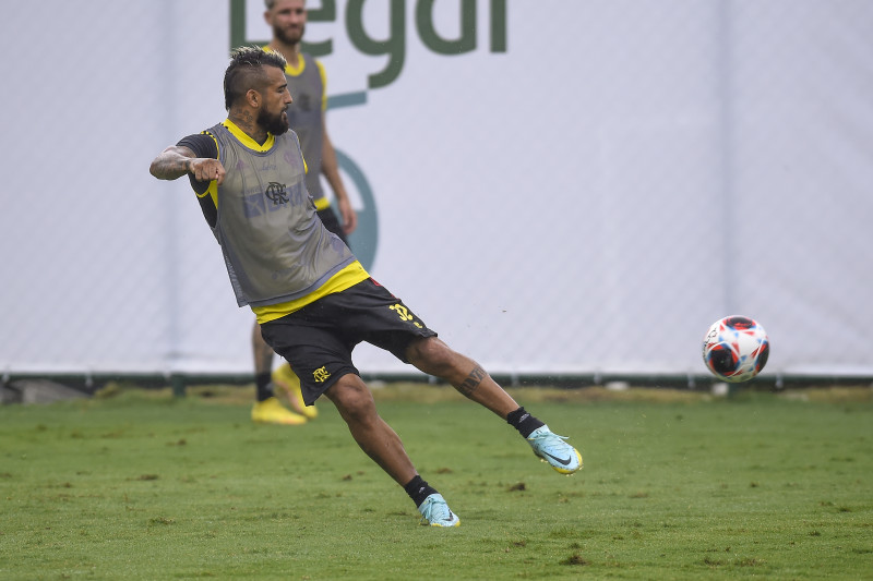 Volante chileno já anunciou que não irá renovar seu contrato no final do ano