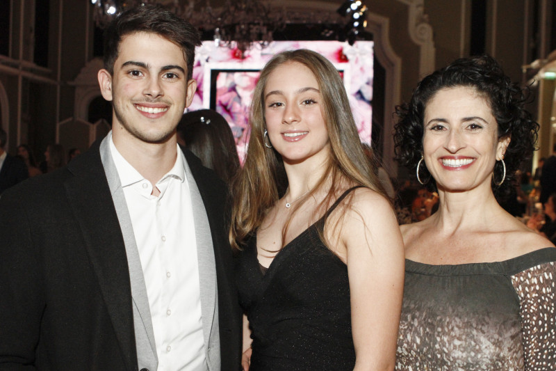 Matheus, Isadora e Luana da Silveira Caleffi 