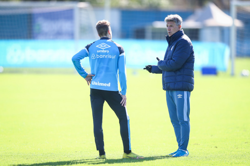No sábado, Portaluppi comandou os reservas e jovens em jogo-treino contra o time de transição do Juventude
