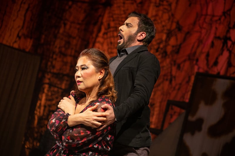  Eiko Senda e Carlos Rodriguez em cena 