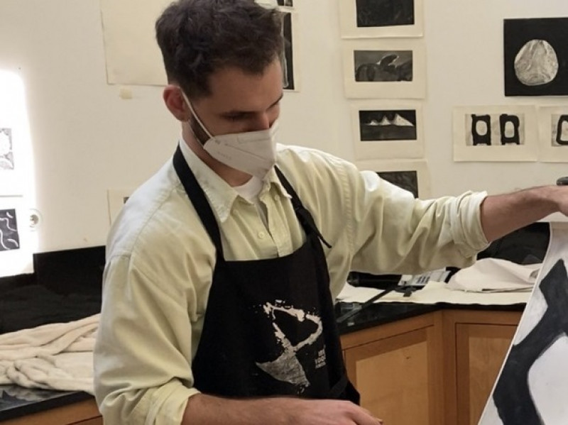 Interessados podem se inscrever gratuitamente e selecionados ganharÃ£o bolsas de R$ 10 mil para financiar produÃ§Ã£o