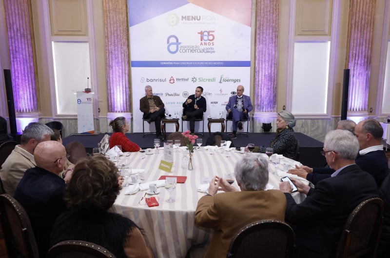 {'nm_midia_inter_thumb1':'https://www.jornaldocomercio.com/_midias/jpg/2023/06/20/206x137/1_acpa___menu_poa____20062023_092-10244524.jpg', 'id_midia_tipo':'2', 'id_tetag_galer':'', 'id_midia':'649206482ce67', 'cd_midia':10244524, 'ds_midia_link': 'https://www.jornaldocomercio.com/_midias/jpg/2023/06/20/acpa___menu_poa____20062023_092-10244524.jpg', 'ds_midia': 'Menu POA, da Associa&ccedil;&atilde;o Comercial de Porto Alegre, sobre o 4&ordm; Distrito. Na foto, Jorge Piqu&eacute;, fundador da UrbsNova Design Social', 'ds_midia_credi': 'JO&Atilde;O MATTOS/DIVULGA&Ccedil;&Atilde;O/JC', 'ds_midia_titlo': 'Menu POA, da Associa&ccedil;&atilde;o Comercial de Porto Alegre, sobre o 4&ordm; Distrito. Na foto, Jorge Piqu&eacute;, fundador da UrbsNova Design Social', 'cd_tetag': '1', 'cd_midia_w': '800', 'cd_midia_h': '529', 'align': 'Left'}