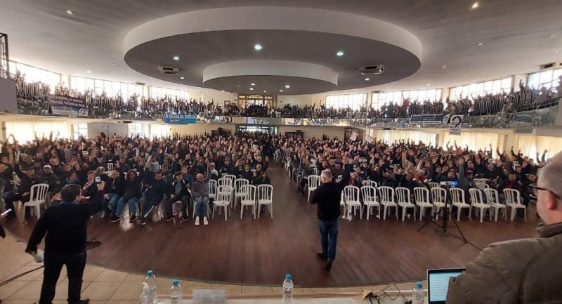 Assembleia geral da categoria reuniu cerca de 2,5 mil servidores