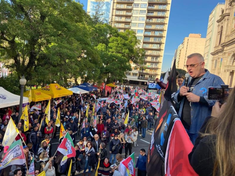 Servidores da Corsan se somaram ao protesto contra projeto de reestruturação do IPE Saúde