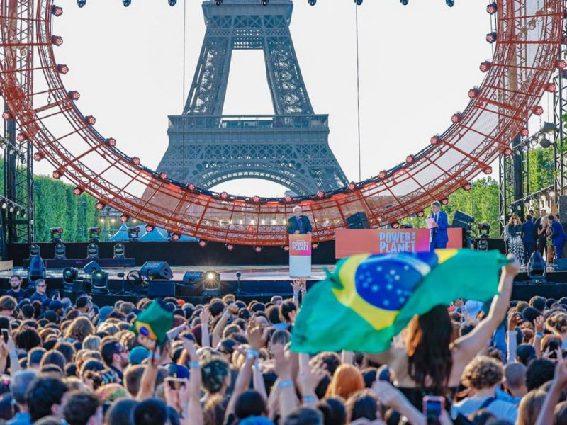 Presidente discursOU no evento "Power Our Planet", em Paris