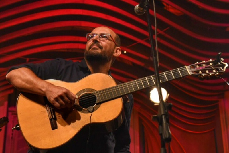 Parceiros musicais de longa data, dupla faz show no Ocidente nesta quarta (28), com composições solo e conjuntas