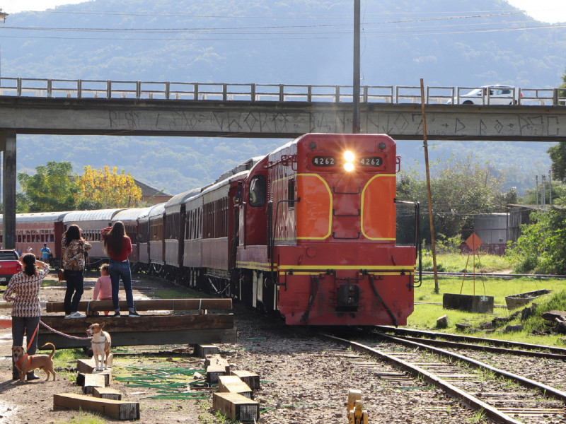 Viagem de 54km entre as cidades tem custo de R$ 115,00 por pessoa