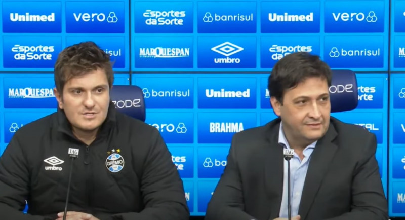 Alberto Guerra (d) falou à imprensa ao lado do mais novo vice-presidente de futebol do Grêmio, Antônio Brum
