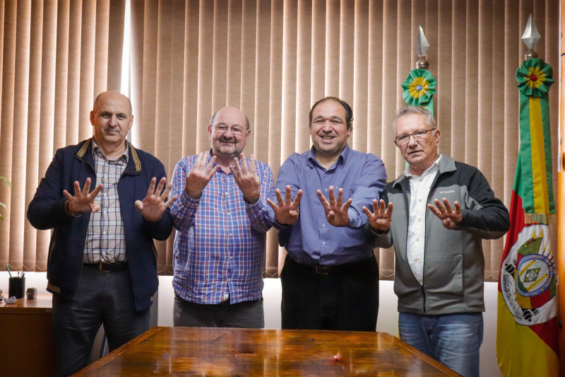 Lideranças do partido no RS anunciaram a pré-candidatura de Dr. Thiago Duarte (segundo da direita para a esquerda) 