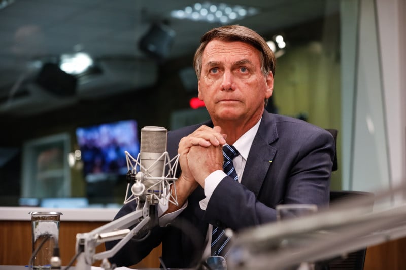 Al Jazeera, do Qatar, destaca que o ex-presidente se sente vítima de "lawfare", termo em inglês para "perseguição judicial"