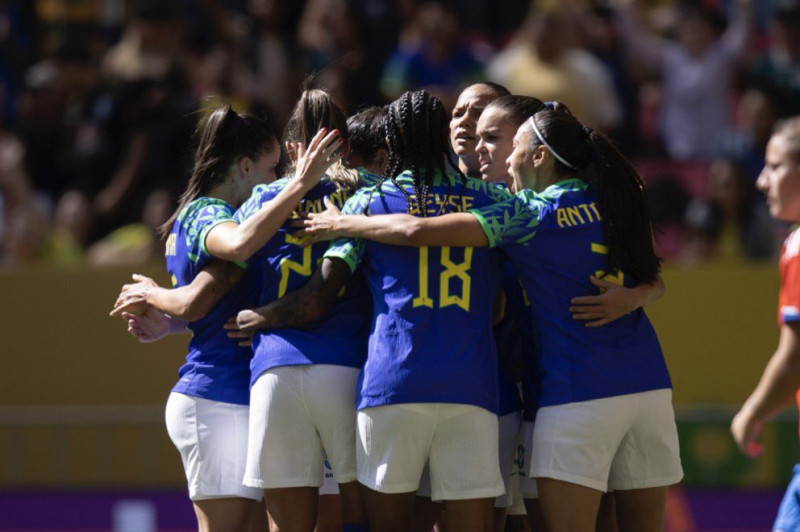 Brasil vence Chile por goleada em último amistoso antes da Copa do Mundo