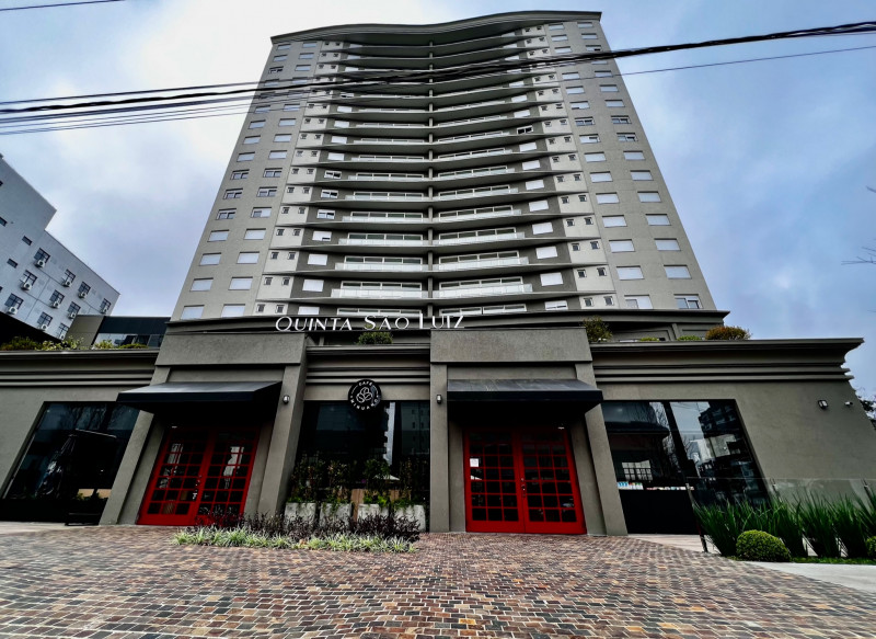 {'nm_midia_inter_thumb1':'https://www.jornaldocomercio.com/_midias/jpg/2023/07/02/206x137/1_minuto_varejo_caxias_do_sul_quinta_sao_luiz_2_jornal_do_comercio-10255938.jpg', 'id_midia_tipo':'2', 'id_tetag_galer':'', 'id_midia':'64a1ecdfb8876', 'cd_midia':10255938, 'ds_midia_link': 'https://www.jornaldocomercio.com/_midias/jpg/2023/07/02/minuto_varejo_caxias_do_sul_quinta_sao_luiz_2_jornal_do_comercio-10255938.jpg', 'ds_midia': 'Quinta São Luiz estreou em junho apostando em sofisticação do mix', 'ds_midia_credi': 'PATRICIA COMUNELLO/ESPECIAL/JC', 'ds_midia_titlo': 'Quinta São Luiz estreou em junho apostando em sofisticação do mix', 'cd_tetag': '1', 'cd_midia_w': '800', 'cd_midia_h': '583', 'align': 'Left'}