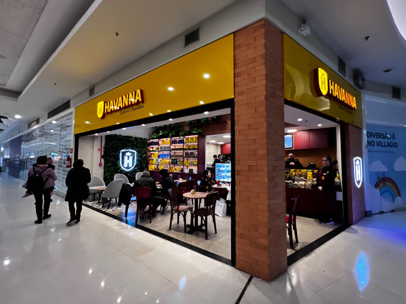 {'nm_midia_inter_thumb1':'https://www.jornaldocomercio.com/_midias/jpg/2023/07/02/206x137/1_minuto_varejo_caxias_do_sul_villagio_shopping_havanna_jornal_do_comercio-10255930.jpg', 'id_midia_tipo':'2', 'id_tetag_galer':'', 'id_midia':'64a1ecb2f1fe7', 'cd_midia':10255930, 'ds_midia_link': 'https://www.jornaldocomercio.com/_midias/jpg/2023/07/02/minuto_varejo_caxias_do_sul_villagio_shopping_havanna_jornal_do_comercio-10255930.jpg', 'ds_midia': 'Cafeteria Havanna é um dos reforços mais recentes do Villagio Caxias', 'ds_midia_credi': 'PATRICIA COMUNELLO/ESPECIAL/JC', 'ds_midia_titlo': 'Cafeteria Havanna é um dos reforços mais recentes do Villagio Caxias', 'cd_tetag': '1', 'cd_midia_w': '800', 'cd_midia_h': '600', 'align': 'Left'}