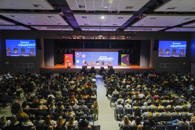 Foram realizados 13 pain&eacute;is e palestras sobre os mais variados temas