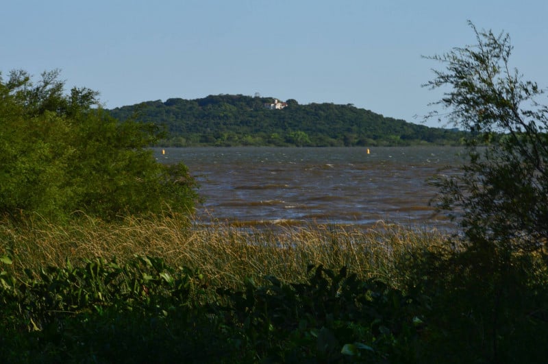 Ponta da Fazenda do Arado vista a partir da orla do bairro Belém Novo, no Extremo Sul de Porto Alegre