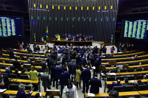 Motta manobra contra tática do governo e pauta projeto de lei da escala 6x1 para semana que vem