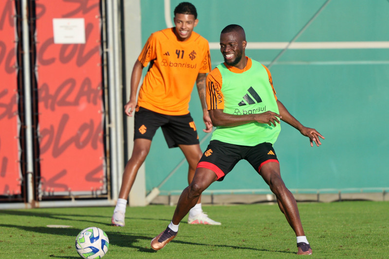 Dúvida é se o atacante equatoriano iniciará entre o titulares ou no banco de reservas 