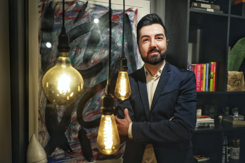 Rafael Terra &eacute; escritor e especialista em marketing digital Foto: T&Acirc;NIA MEINERZ/JC