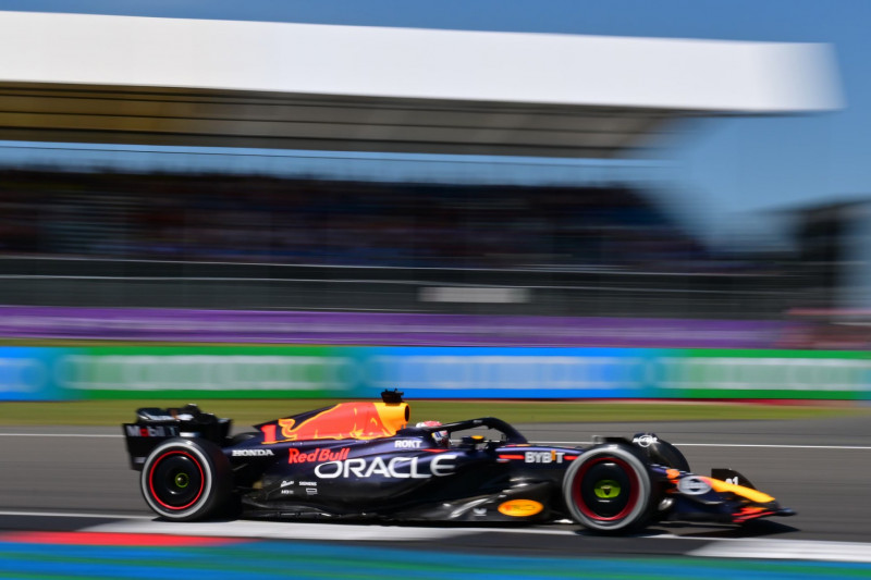 Fórmula 1: Alonso supera Verstappen e lidera segundo treino livre