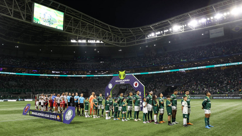 Palmeiras x Flamengo: jogo é paralisado duas vezes no primeiro tempo após  briga