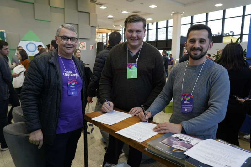 Empreendedores assinaram termo durante o evento, no dia 30/06