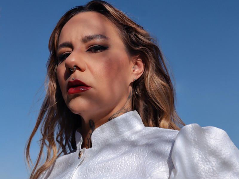 Em show intimista, a cantora traz suas verdades e cicatrizes a partir das 21h