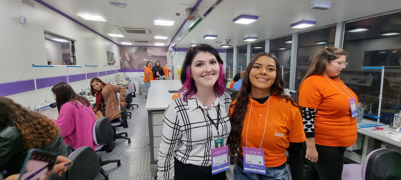 {'nm_midia_inter_thumb1':'https://www.jornaldocomercio.com/_midias/jpg/2023/07/11/206x137/1_minuto_varejo___rs_moda___senai___oficinas___customizacao___moda___varejo_de_moda___roupas__2_-10264707.jpg', 'id_midia_tipo':'2', 'id_tetag_galer':'', 'id_midia':'64add226c8e93', 'cd_midia':10264707, 'ds_midia_link': 'https://www.jornaldocomercio.com/_midias/jpg/2023/07/11/minuto_varejo___rs_moda___senai___oficinas___customizacao___moda___varejo_de_moda___roupas__2_-10264707.jpg', 'ds_midia': 'minuto varejo - rs moda - universidade feevale - oficinas - customiza&ccedil;&atilde;o - moda - varejo de moda - roupas (2)', 'ds_midia_credi': 'Maria Welter/Especial/JC', 'ds_midia_titlo': 'minuto varejo - rs moda - universidade feevale - oficinas - customiza&ccedil;&atilde;o - moda - varejo de moda - roupas (2)', 'cd_tetag': '1', 'cd_midia_w': '800', 'cd_midia_h': '360', 'align': 'Left'}