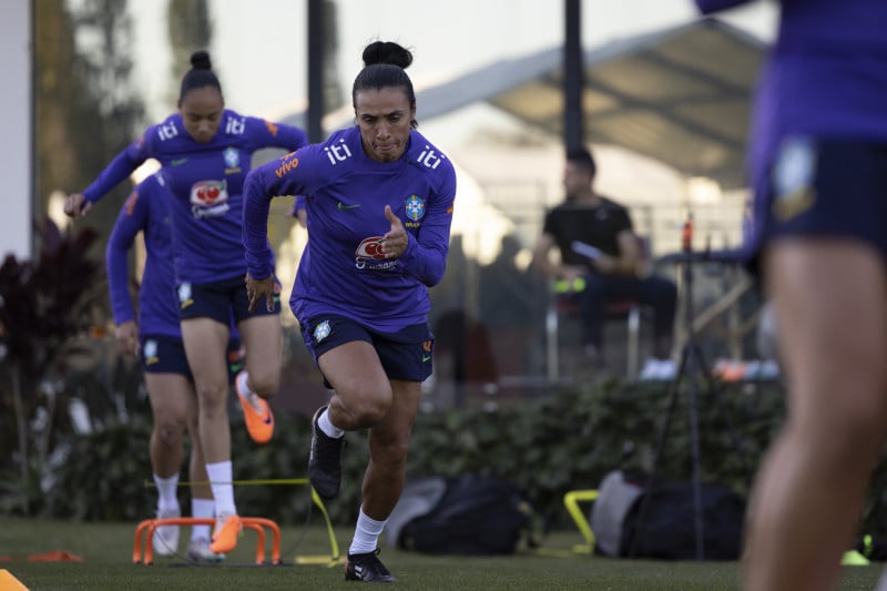 Craque da equipe, Marta treinou em separado, mas não preocupa para estreia da seleção na Copa do Mundo
