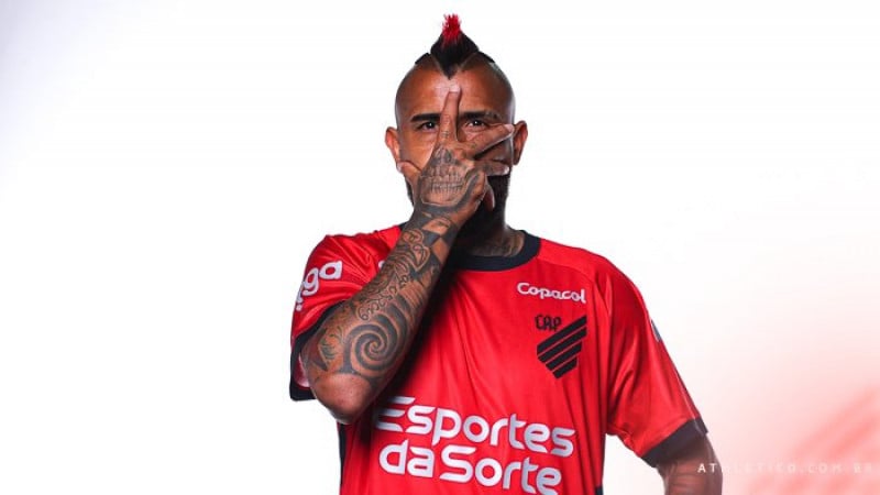  Jogador assinou contrato com o clube paranaense até o fim da atual temporada