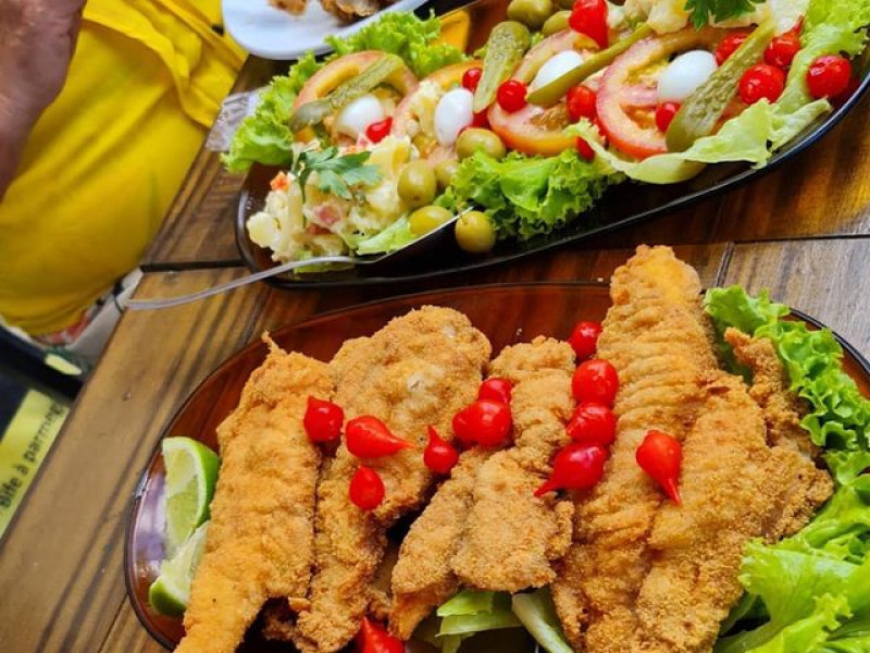 No extremo sul de Porto Alegre, o Bar e Restaurante Farol de Itapu&atilde; aposta no fil&eacute; de peixe com geleia de bergamota Foto: BAR E RESTAURANTE FAROL DO ITAPU&Atilde;/INSTAGRAM/REPRODU&Ccedil;&Atilde;O/JC