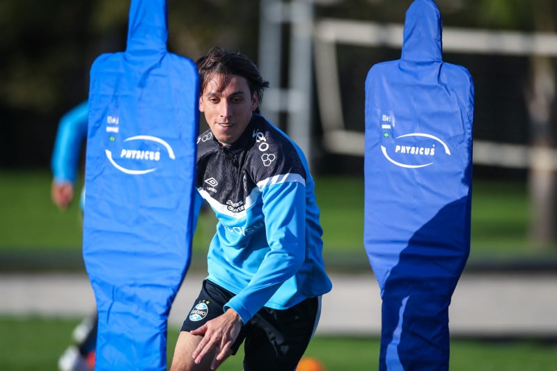 Especula-se que o contrato com o zagueiro será válido até o meio da próxima temporada
