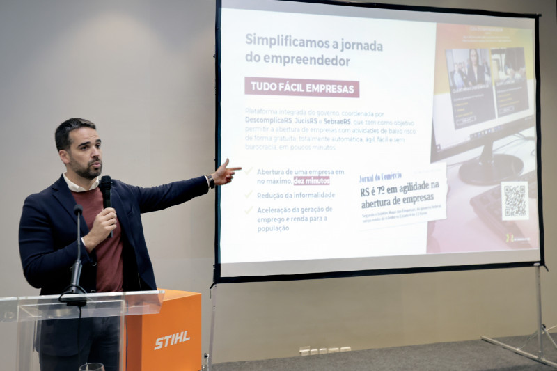 Governador Eduardo Leite fez balanço do governo e destacou reformas e desburocratização