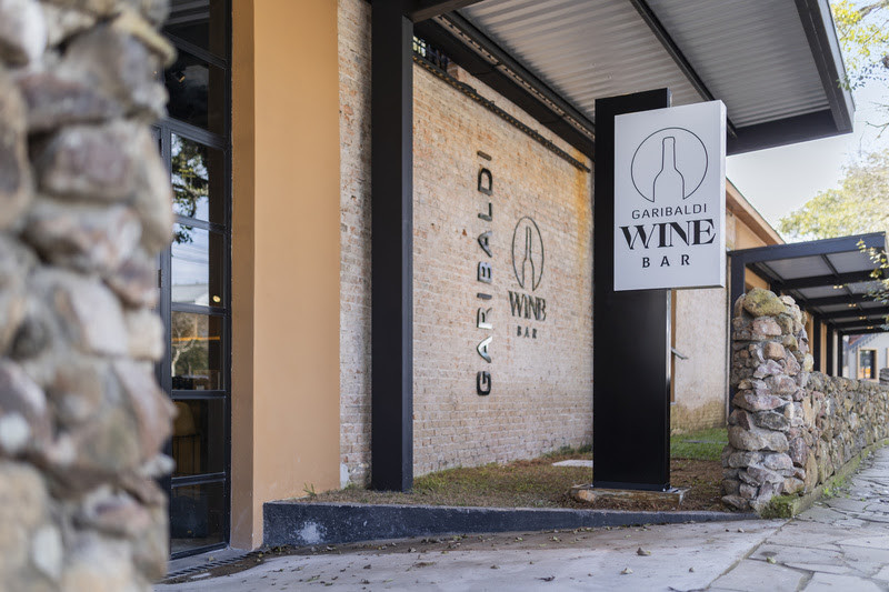 Espaço terá carta de bebidas e comidinhas para acompanhar em proposta de happy hour