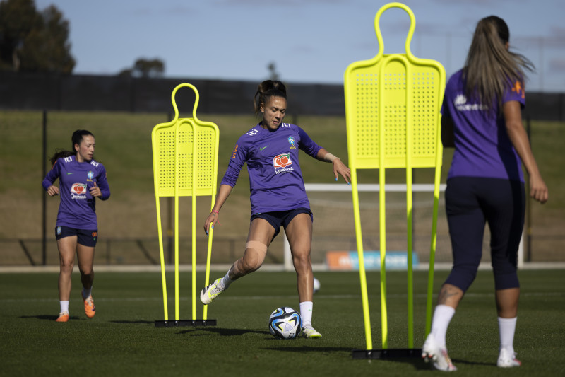 Seleção terá mais três treinos até o duelo contra as francesas, no sábado