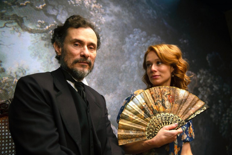 Inspirado na obra de Machado de Assis, filme traz Mariana Ximenes, Vladimir Brichta e Enrique Diaz nos papéis principais
