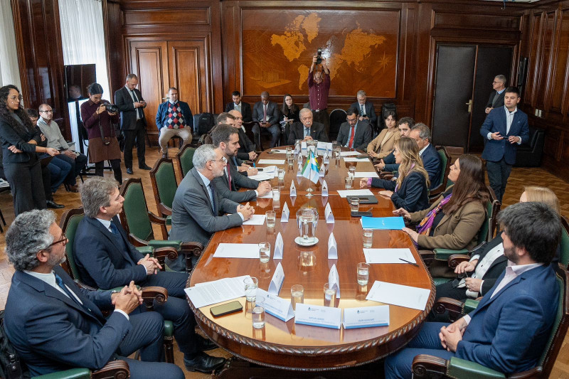 Leite se reuniu com autoridades argentinas e integrantes da comitiva na Casa Rosada