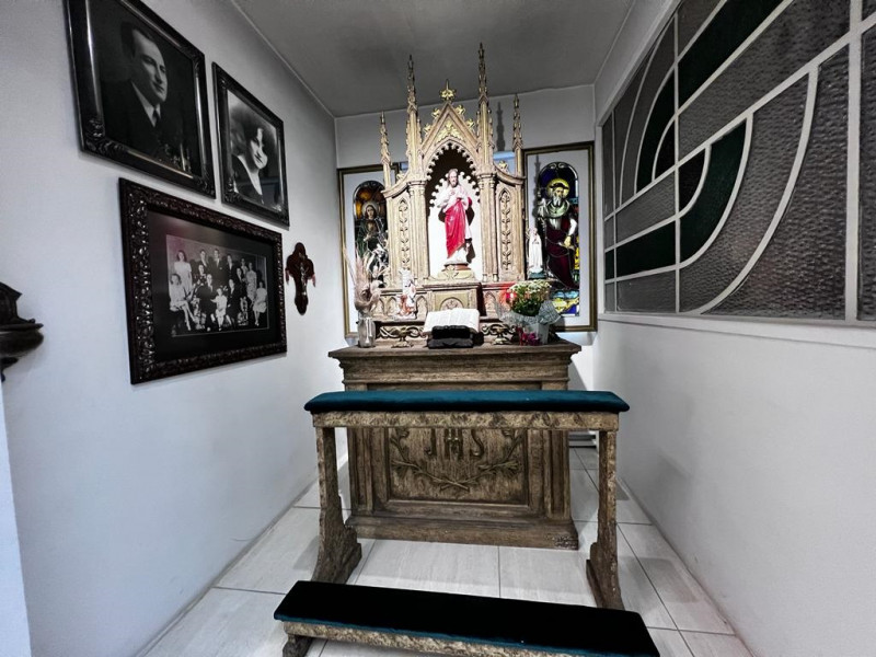 {'nm_midia_inter_thumb1':'https://www.jornaldocomercio.com/_midias/jpg/2023/07/28/206x137/1_minuto_varejo_magnabosco_loja_capela_jornal_do_comercio-10281300.jpg', 'id_midia_tipo':'2', 'id_tetag_galer':'', 'id_midia':'64c440bd92d02', 'cd_midia':10281300, 'ds_midia_link': 'https://www.jornaldocomercio.com/_midias/jpg/2023/07/28/minuto_varejo_magnabosco_loja_capela_jornal_do_comercio-10281300.jpg', 'ds_midia': 'Minuto Varejo - hist&oacute;ria do com&eacute;rcio - Magnabosco - loja de Caxias do Sul - 108 anos  - moda - casa - ateli&ecirc; - inova&ccedil;&atilde;o - empresas centen&aacute;rias - capela', 'ds_midia_credi': 'PATR&Iacute;CIA COMUNELLO/ESPECIAL/JC', 'ds_midia_titlo': 'Minuto Varejo - hist&oacute;ria do com&eacute;rcio - Magnabosco - loja de Caxias do Sul - 108 anos  - moda - casa - ateli&ecirc; - inova&ccedil;&atilde;o - empresas centen&aacute;rias - capela', 'cd_tetag': '1', 'cd_midia_w': '800', 'cd_midia_h': '600', 'align': 'Left'}