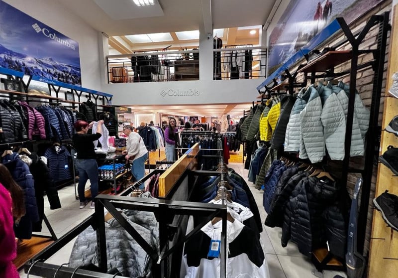 {'nm_midia_inter_thumb1':'https://www.jornaldocomercio.com/_midias/jpg/2023/07/28/206x137/1_minuto_varejo_magnabosco_loja_colecoes_jornal_do_comercio-10281286.jpg', 'id_midia_tipo':'2', 'id_tetag_galer':'', 'id_midia':'64c4407603a66', 'cd_midia':10281286, 'ds_midia_link': 'https://www.jornaldocomercio.com/_midias/jpg/2023/07/28/minuto_varejo_magnabosco_loja_colecoes_jornal_do_comercio-10281286.jpg', 'ds_midia': 'Minuto Varejo - história do comércio - Magnabosco - loja de Caxias do Sul - 108 anos - moda - casa - ateliê - inovação - empresas centenárias - coleções marcas internacionais', 'ds_midia_credi': 'PATRÍCIA COMUNELLO/ESPECIAL/JC', 'ds_midia_titlo': 'Minuto Varejo - história do comércio - Magnabosco - loja de Caxias do Sul - 108 anos - moda - casa - ateliê - inovação - empresas centenárias - coleções marcas internacionais', 'cd_tetag': '1', 'cd_midia_w': '800', 'cd_midia_h': '558', 'align': 'Left'}