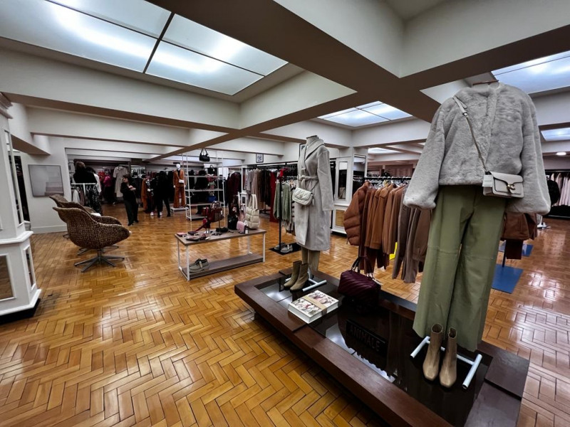 {'nm_midia_inter_thumb1':'https://www.jornaldocomercio.com/_midias/jpg/2023/07/28/206x137/1_minuto_varejo_magnabosco_loja_jornal_do_comercio-10281308.jpg', 'id_midia_tipo':'2', 'id_tetag_galer':'', 'id_midia':'64c440d15d5cd', 'cd_midia':10281308, 'ds_midia_link': 'https://www.jornaldocomercio.com/_midias/jpg/2023/07/28/minuto_varejo_magnabosco_loja_jornal_do_comercio-10281308.jpg', 'ds_midia': 'Minuto Varejo - história do comércio - Magnabosco - loja de Caxias do Sul - 108 anos - moda - casa - ateliê - inovação - empresas centenárias - coleões - oda - marcas', 'ds_midia_credi': 'PATRÍCIA COMUNELLO/ESPECIAL/JC', 'ds_midia_titlo': 'Minuto Varejo - história do comércio - Magnabosco - loja de Caxias do Sul - 108 anos - moda - casa - ateliê - inovação - empresas centenárias - coleões - oda - marcas', 'cd_tetag': '1', 'cd_midia_w': '800', 'cd_midia_h': '600', 'align': 'Left'}