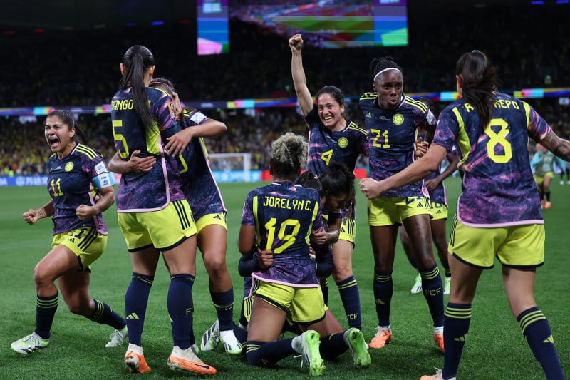  Colombia's players celebrate after Colombia's midfielder #02 Manuela Vanegas (unseen) scored her team's second goal during the Australia and New Zealand 2023 Women's World Cup Group H football match between Germany and Colombia at Sydney Football Stadium in Sydney on July 30, 2023. (Photo by FRANCK FIFE / AFP)
