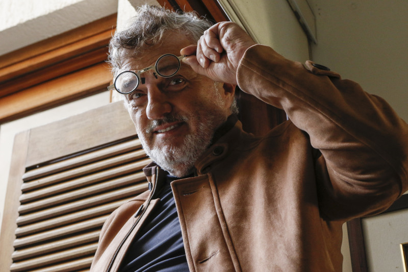 Werner Schünnemann prepara estreia de monólogo 'O Espantalho' no Theatro São Pedro