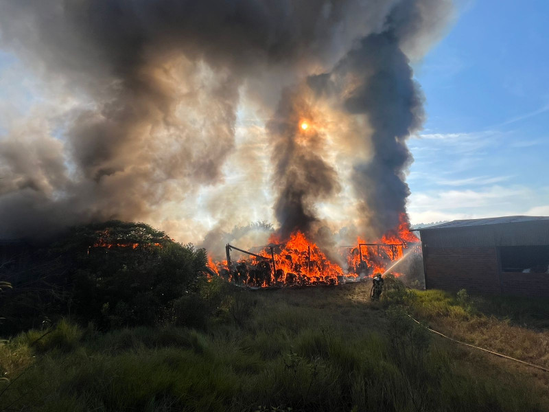 &Eacute; o segundo galp&atilde;o incendiado no mesmo terreno em uma semana