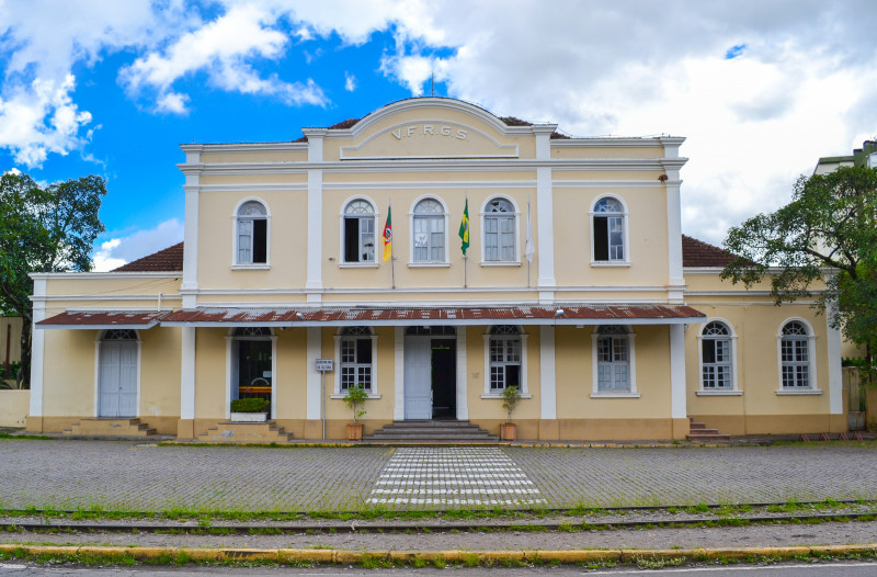 Munic&iacute;pio precisar&aacute; fazer uma nova licita&ccedil;&atilde;o para retomada das obras
