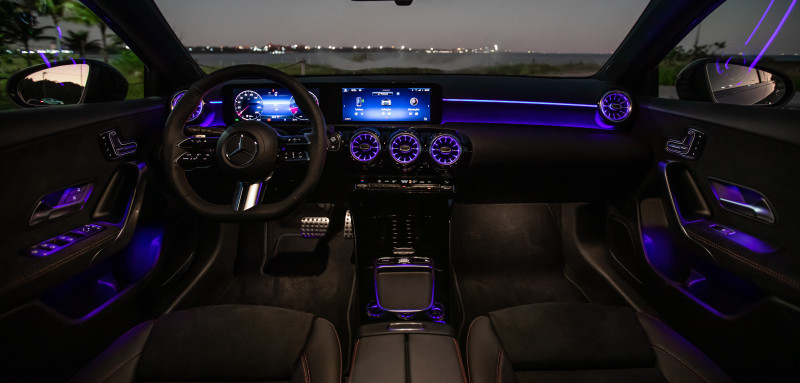 {'nm_midia_inter_thumb1':'https://www.jornaldocomercio.com/_midias/jpg/2023/08/03/206x137/1_classe_a_painel-10286112.jpg', 'id_midia_tipo':'2', 'id_tetag_galer':'', 'id_midia':'64cc44594c0c6', 'cd_midia':10286112, 'ds_midia_link': 'https://www.jornaldocomercio.com/_midias/jpg/2023/08/03/classe_a_painel-10286112.jpg', 'ds_midia': '  ', 'ds_midia_credi': 'MERCEDES-BENZ/DIVULGA&Ccedil;&Atilde;O/JC', 'ds_midia_titlo': '  ', 'cd_tetag': '1', 'cd_midia_w': '800', 'cd_midia_h': '383', 'align': 'Left'}