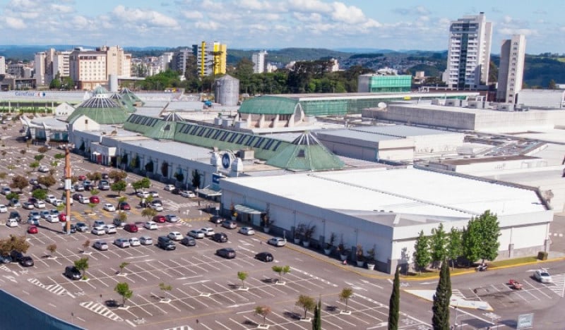 O balcão de trocas da promoção fica no lounge em frente à Renner