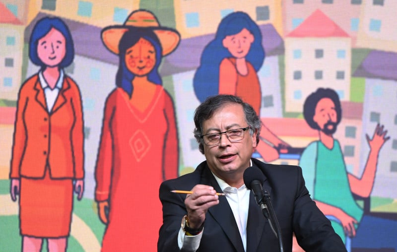 Gustavo Petro disse que aceita Iván Cepeda, seu aliado, como vencedor do pleito