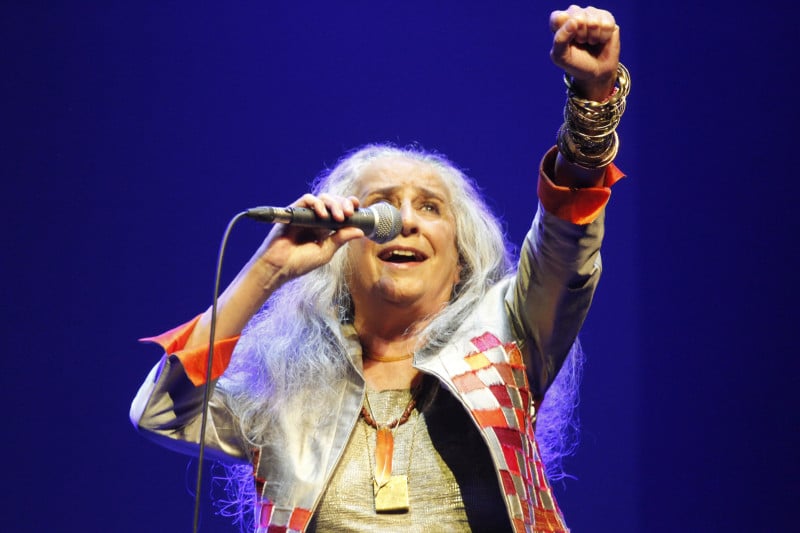 Sob aplausos do começo ao fim, Maria Bethânia lotou casa de shows nas duas datas