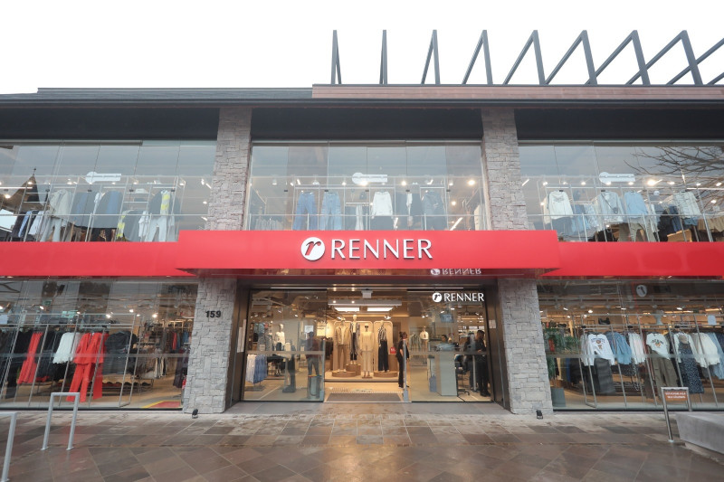 A receita líquida de varejo, especificamente, ficou em R$ 3,08 bilhões no período, alta de 4,2% em relação ao obtido no terceiro trimestre de 2024