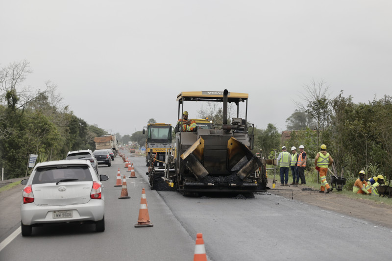 Obras na rodovia RSC-287, concedida para o grupo espanhol Sacyr; projeção é que 130 quilômetros da estrada sejam duplicados até 2026, com investimentos de R$ 1,5 bilhão