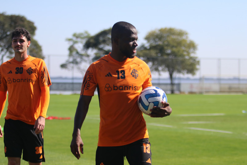 Sob o comando de Enner Valencia no ataque, equipe busca reverter a sequência de sete jogos sem vencer